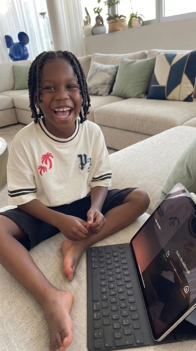 Child enjoying Sapiene
